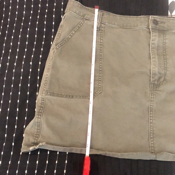 Universal Thread mini skirt, army green, Size 18, 15” - Picture 4 of 4